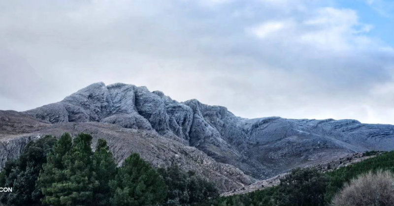 El blanco embelleci las cumbres de las sierras